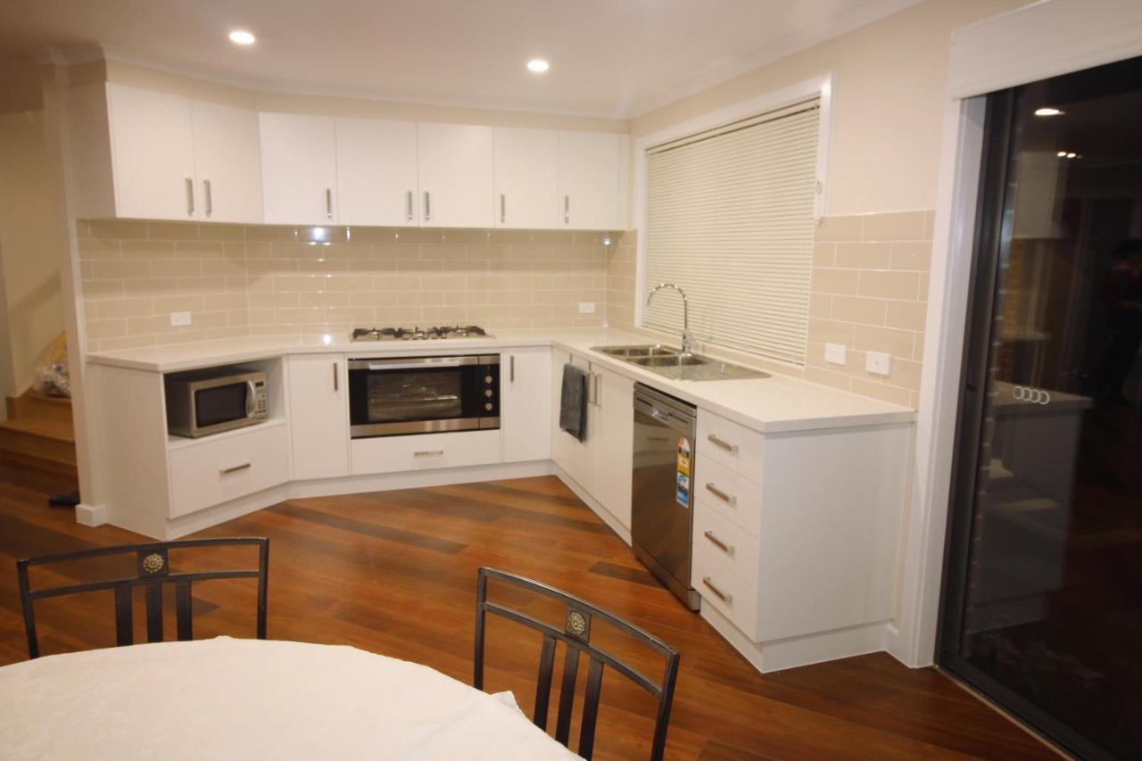 Silver House - Melbourne Airport Accommodation - 7 Minutes From Melbourne Airport — Fotos 2